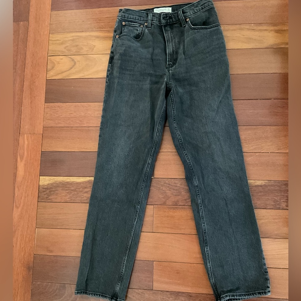 Abercrombie Ultra High Rise 90s Straight Jean